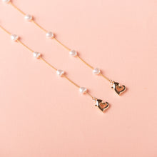 Load image into Gallery viewer, Pearl Hearts Mask Chain Holder with Heart Clips