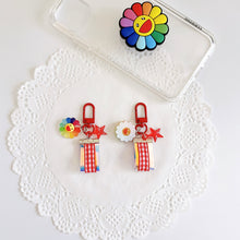 Load image into Gallery viewer, Cute Rainbow Flower Keyring