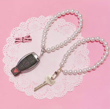 Load image into Gallery viewer, Pearl Keychain