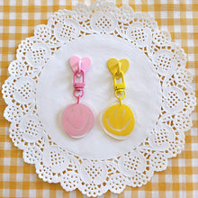 Load image into Gallery viewer, Cute Happy Smiley Face Keychain