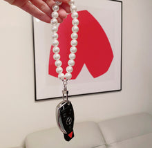 Load image into Gallery viewer, Pearl Keychain