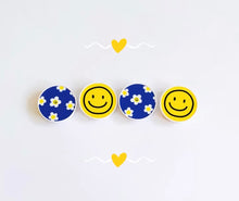 Load image into Gallery viewer, Smiley Face and Happy Face Phone Grip