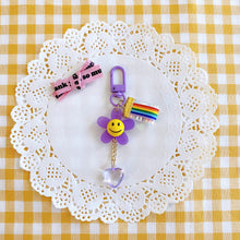 Load image into Gallery viewer, Purple Smiley Flower Keyring