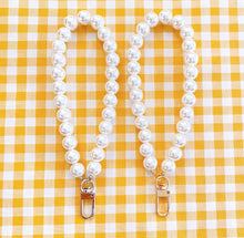 Load image into Gallery viewer, Pearl Keychain
