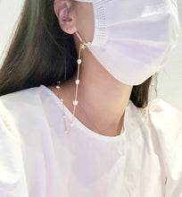 Load image into Gallery viewer, Pearl Hearts Mask Chain Holder with Heart Clips