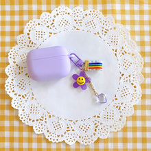 Load image into Gallery viewer, Purple Smiley Flower Keyring