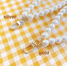 Load image into Gallery viewer, Pearl Keychain