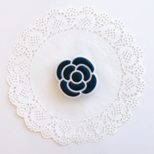 Load image into Gallery viewer, Flower Phone Grip